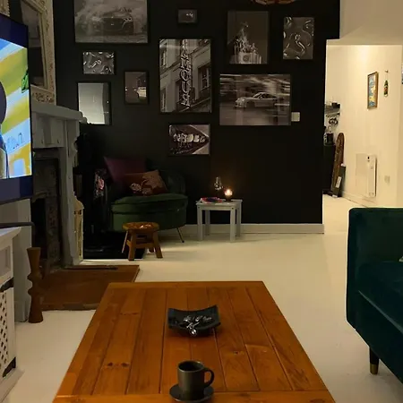 Bright & Spacious 2-bed Townhouse *