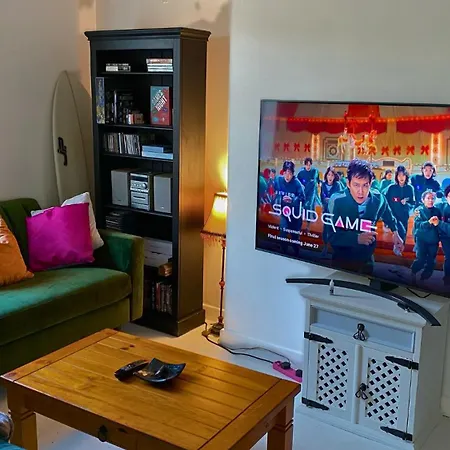 Bright & Spacious 2-bed Townhouse