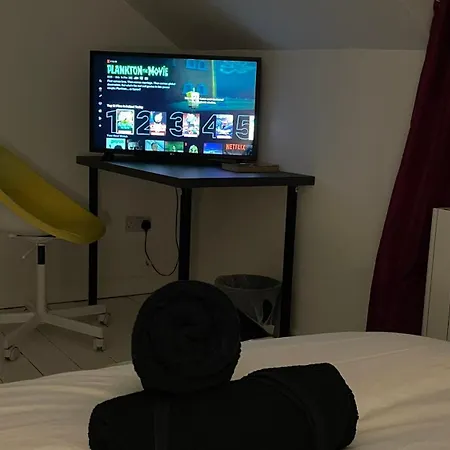 Bright & Spacious 2-bed Townhouse