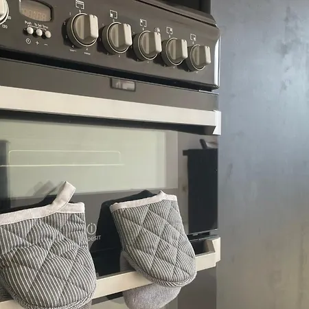 Bright & Spacious 2-bed Townhouse Nyaraló *