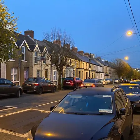 Bright & Spacious 2-bed Townhouse Holiday home *