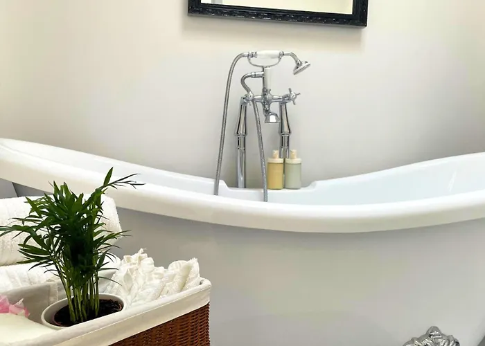 Дом отдыха Bright & Spacious 2-bed Townhouse *