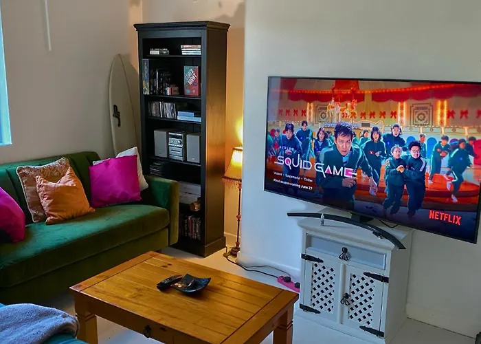 Bright & Spacious 2-bed Townhouse