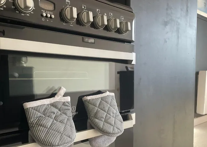 Bright & Spacious 2-bed Townhouse Дом отдыха *