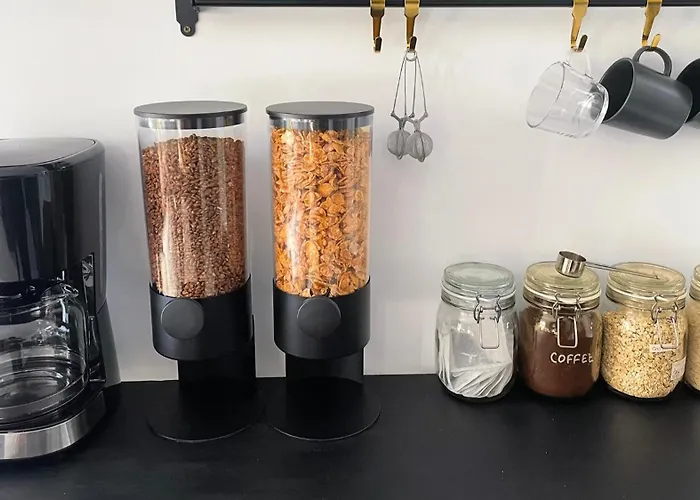 Bright & Spacious 2-bed Townhouse Вотафорд